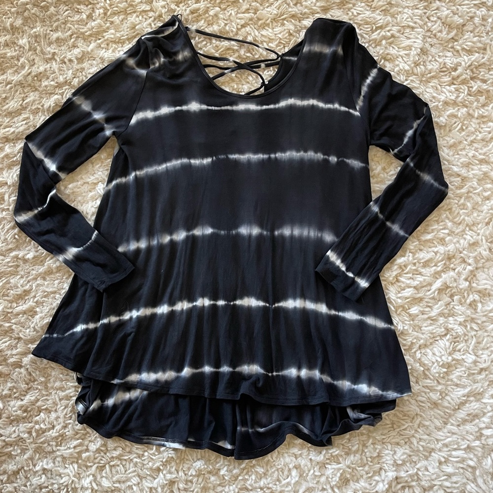 Altar’d State Navy and white tie dye top Women’s size Medium